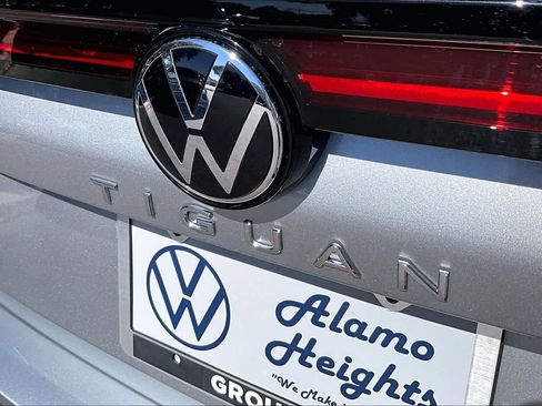 New 2026 Volkswagen Tiguan SE image 15
