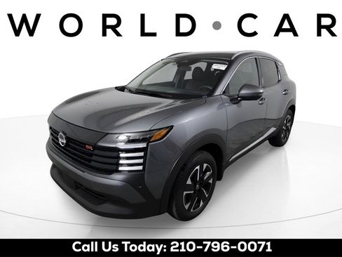 Used 2025 Nissan Kicks SR image 3