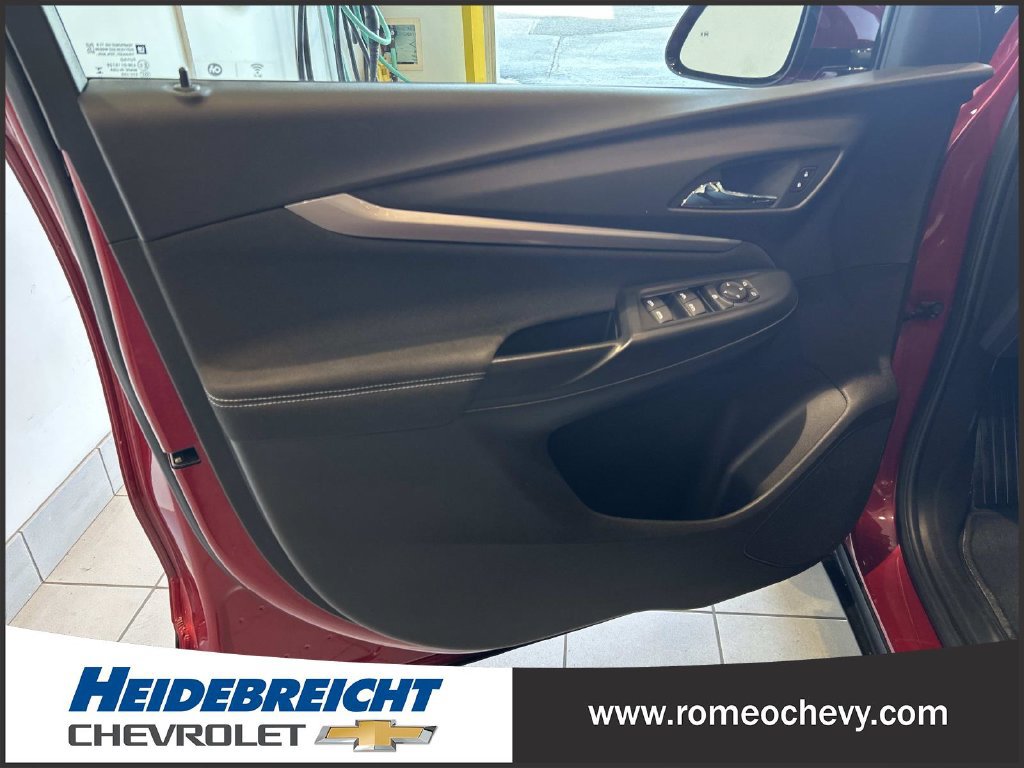 Used 2023 Chevrolet Bolt EUV LT w/ Comfort Package FWD image 10