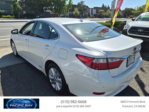 Used 2014 Lexus ES 300h w/ Premium Package w/Bamboo Trim FWD image 5