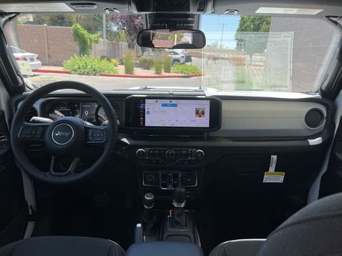 New 2025 Jeep Gladiator Sport AWD/4WD image 19