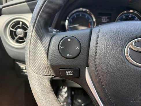 Used 2019 Toyota Corolla LE FWD image 19