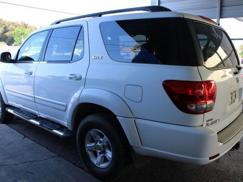 Used 2006 Toyota Sequoia SR5 image 2