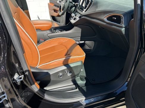 Used 2026 Chrysler Pacifica Pinnacle image 41