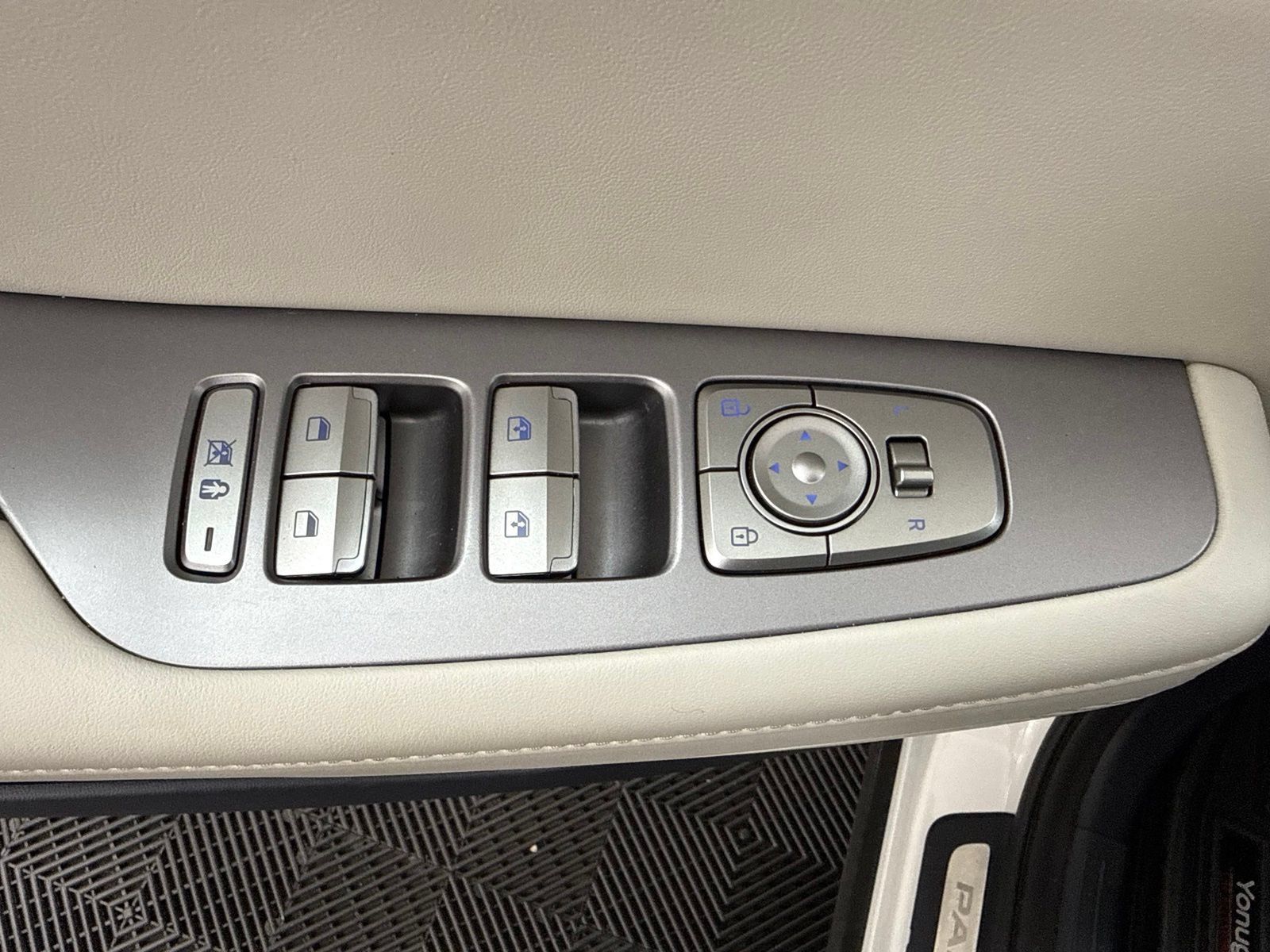 Used 2025 Hyundai Palisade Limited FWD image 13