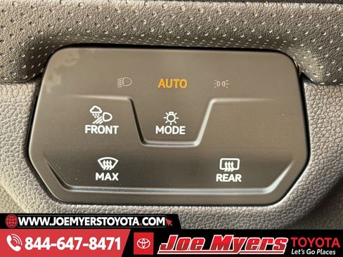 Used 2025 Volkswagen Atlas Cross Sport SE image 25