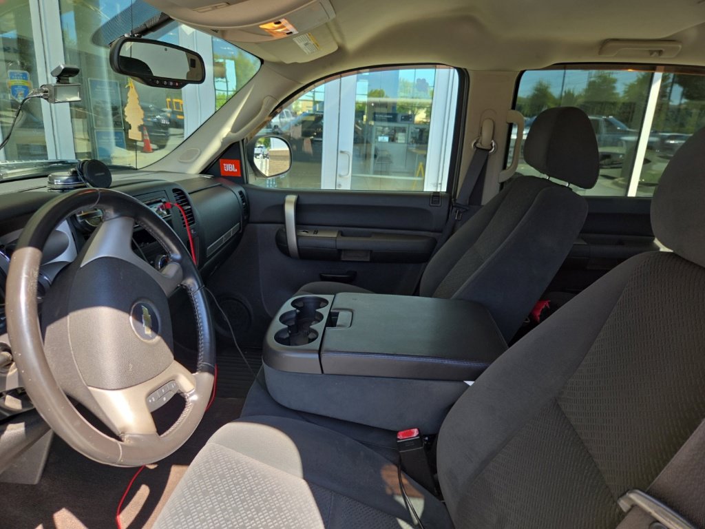 Used 2008 Chevrolet Silverado 1500 LT w/ Power Pack Plus RWD image 8