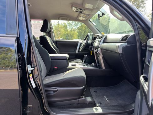 Used 2016 Toyota 4Runner SR5 AWD/4WD image 14