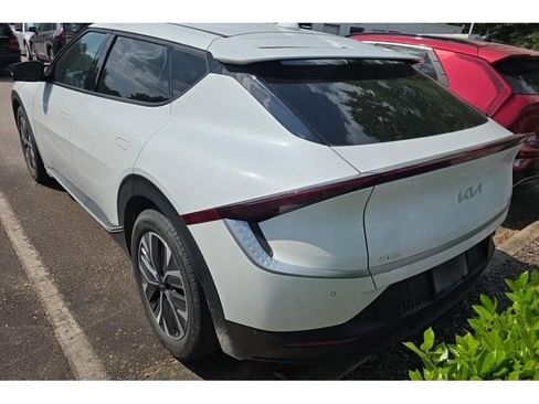 Used 2024 Kia EV6 Light RWD image 4