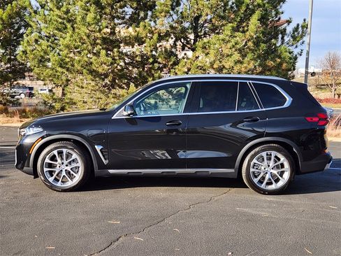 New 2026 BMW X5 xDrive50e image 2