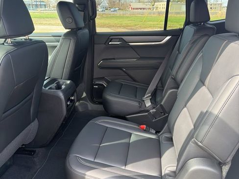 New 2026 GMC Acadia Elevation w/ Elevation Premium Package AWD/4WD image 17