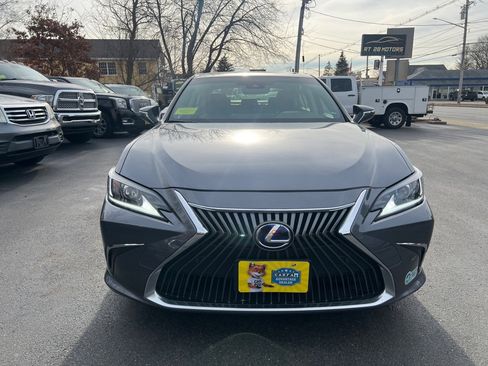 Used 2019 Lexus ES 300h image 9