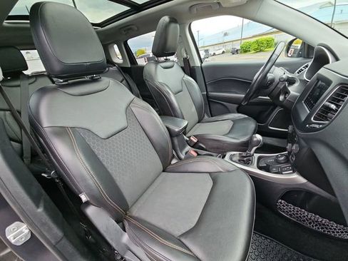 Used 2019 Jeep Compass Latitude w/ Cold Weather Group AWD/4WD image 28