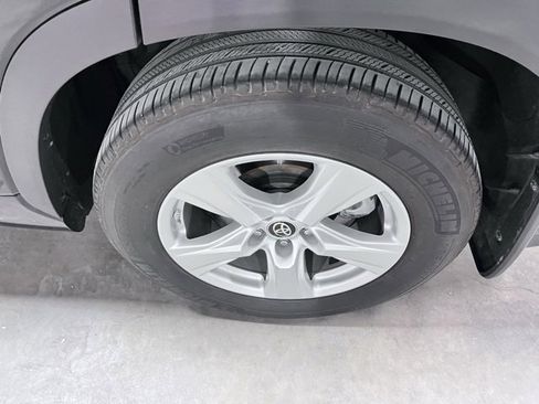 Used 2024 Toyota Highlander LE image 8