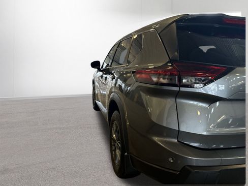 Used 2025 Nissan Rogue S image 30