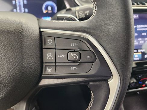 Used 2023 Jeep Grand Cherokee Altitude AWD/4WD image 29
