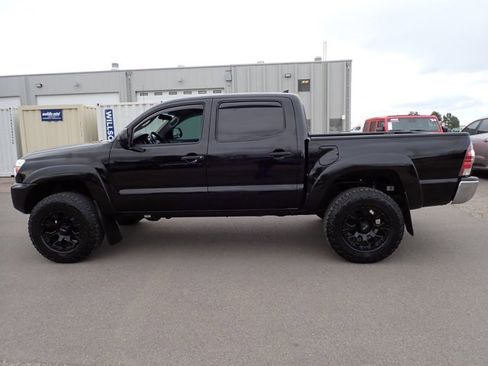Used 2015 Toyota Tacoma 4x4 Double Cab w/ TRD Off-Road Package image 2