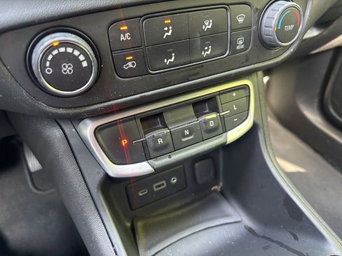 Used 2024 GMC Terrain SLE AWD/4WD image 14