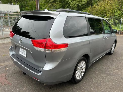 Used 2011 Toyota Sienna XLE w/ Premium Pkg AWD/4WD image 5