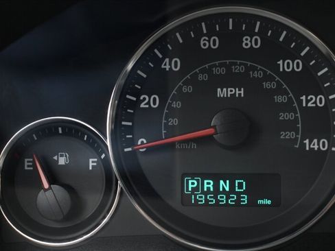 Used 2007 Jeep Grand Cherokee Laredo RWD image 7