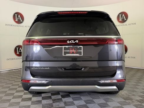 Used 2022 Kia Carnival SX image 7