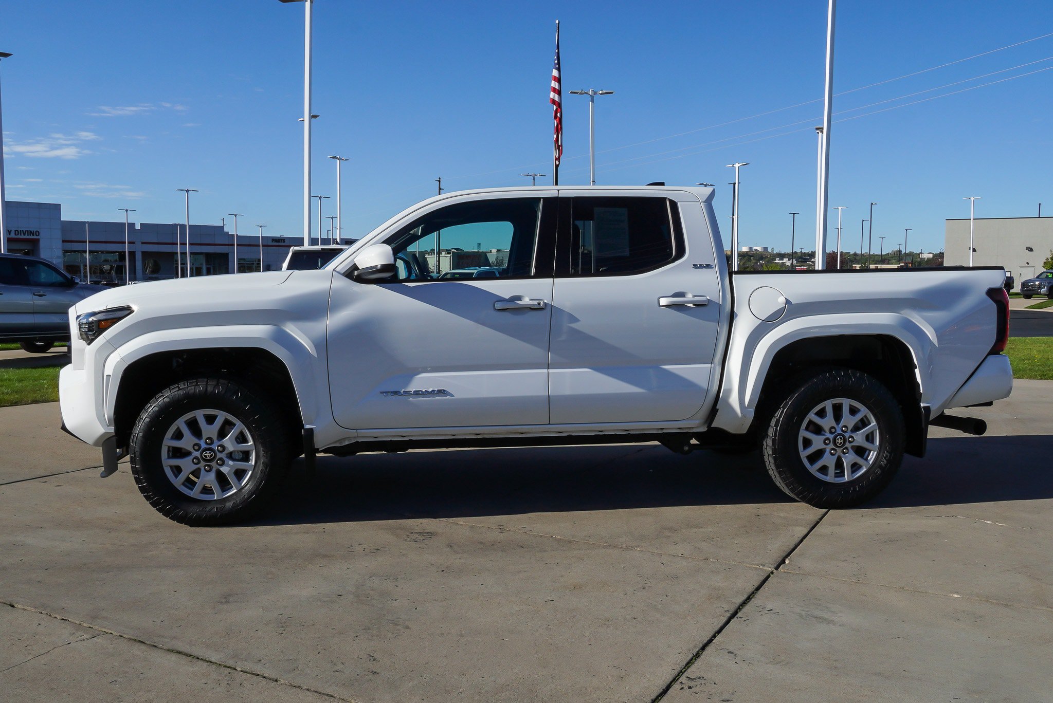 Certified 2024 Toyota Tacoma SR5 AWD/4WD image 5