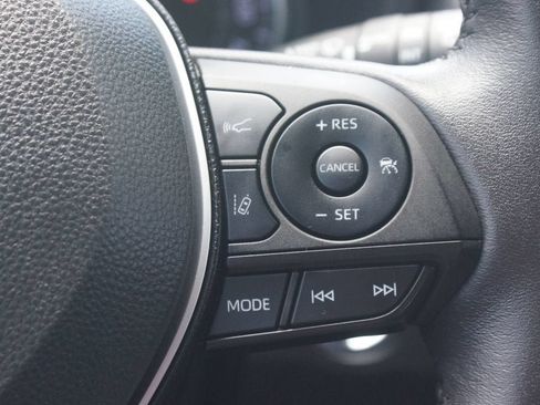 Used 2022 Toyota RAV4 XLE Premium FWD image 11