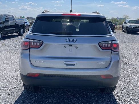 Used 2019 Jeep Compass Latitude w/ Popular Equipment Group AWD/4WD image 9