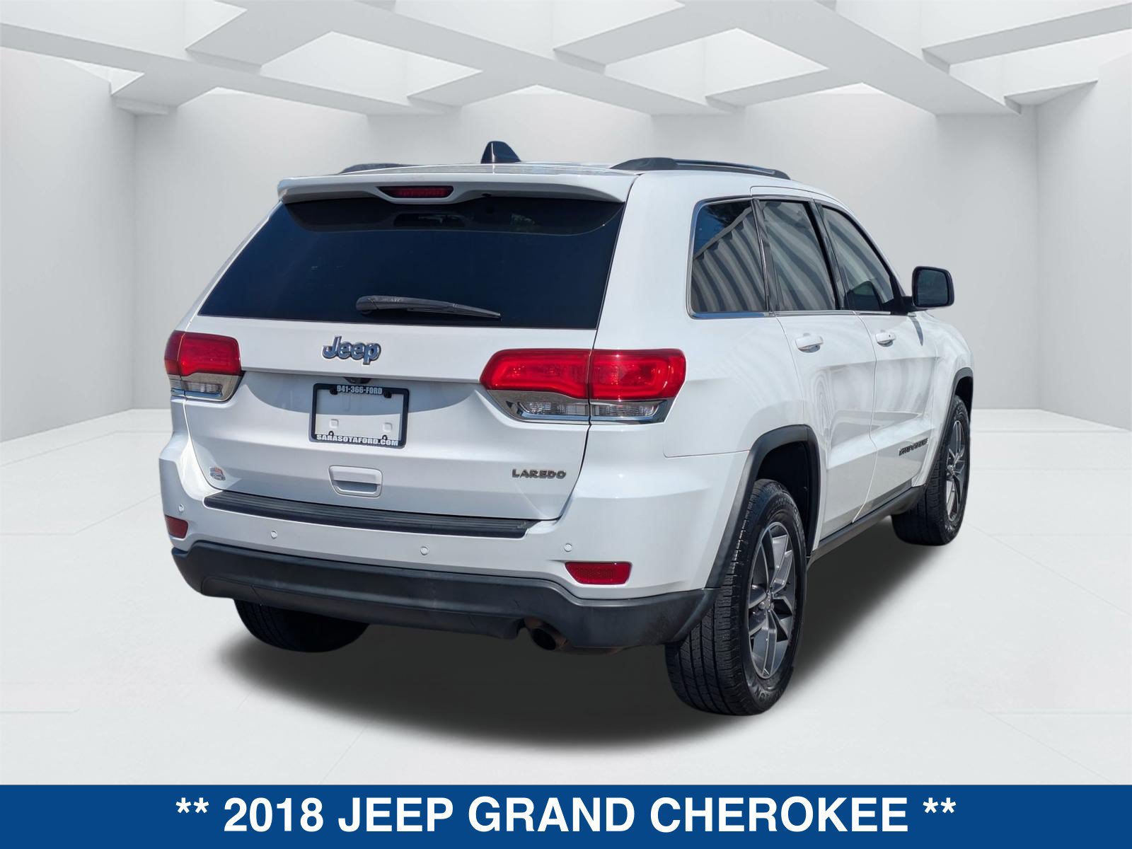 Used 2018 Jeep Grand Cherokee Laredo RWD image 5