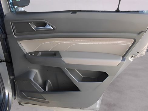 Used 2023 Volkswagen Atlas SE image 29