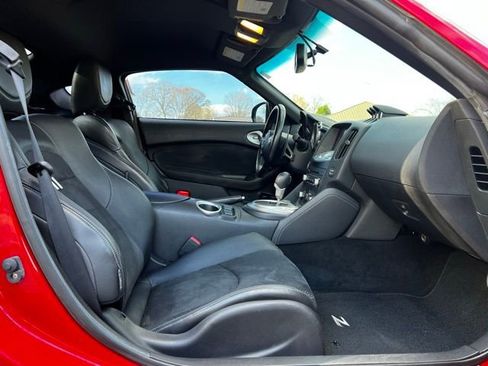 Used 2015 Nissan 370Z Touring image 15