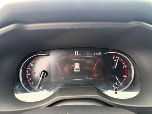 Used 2025 Toyota RAV4 XLE FWD image 11
