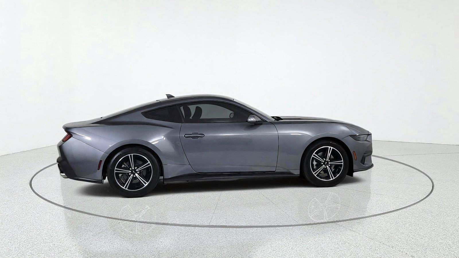 Used 2025 Ford Mustang Coupe RWD image 7