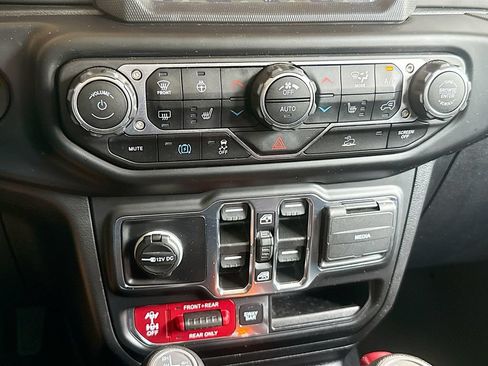 Used 2023 Jeep Wrangler Unlimited Rubicon 4xe w/ Cold Weather Group AWD/4WD image 17