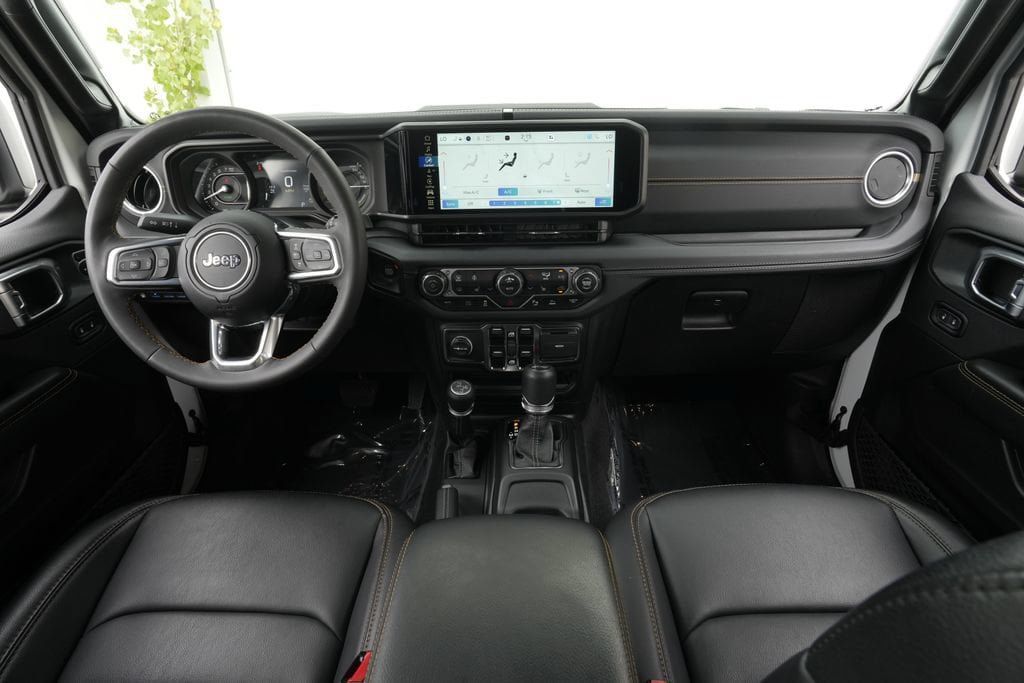 Used 2024 Jeep Wrangler Unlimited Sahara w/ Technology Group AWD/4WD image 38