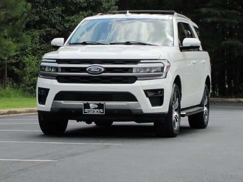 Used 2022 Ford Expedition XLT RWD image 9