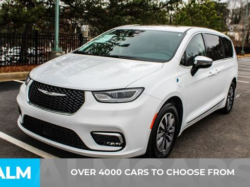 Used 2023 Chrysler Pacifica Limited FWD image 3