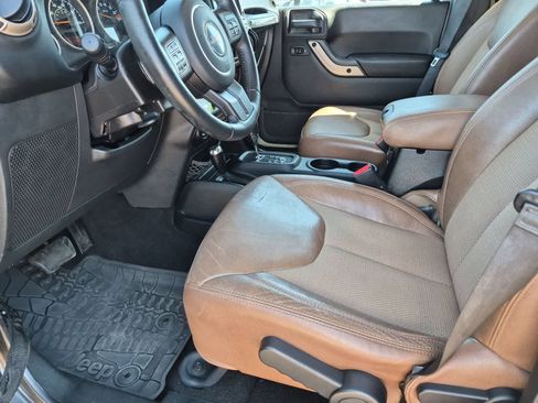 Used 2016 Jeep Wrangler Unlimited Sahara AWD/4WD image 10