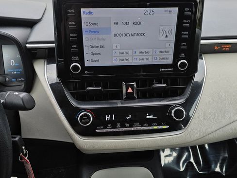 Used 2022 Toyota Corolla LE image 11