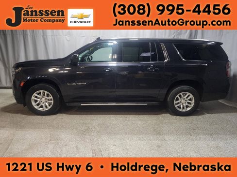 Used 2024 Chevrolet Suburban LT image 1