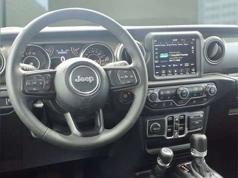 Certified 2023 Jeep Gladiator Sport AWD/4WD image 3