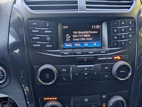 Used 2018 Ford Explorer XLT AWD/4WD image 38