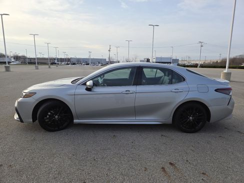 Used 2023 Toyota Camry XSE image 14