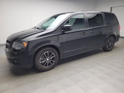 Used 2018 Dodge Grand Caravan GT FWD image 2