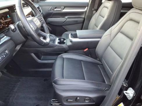 Used 2025 GMC Terrain Elevation w/ Elevation Premium Package AWD/4WD image 5