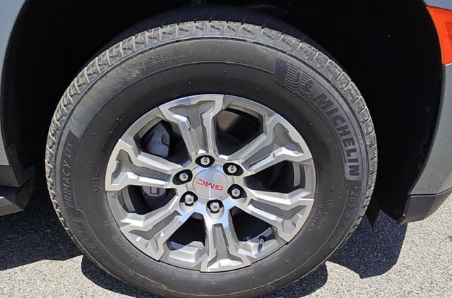 Used 2024 GMC Yukon XL SLE AWD/4WD image 6