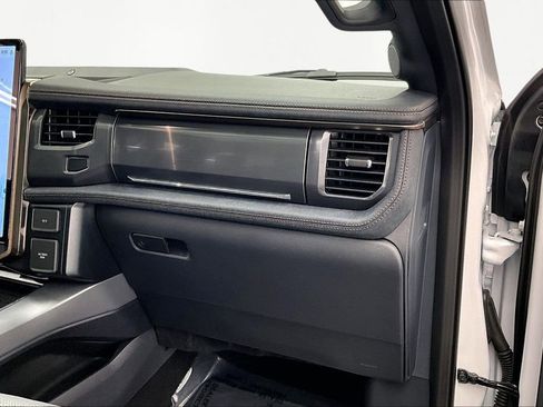 Used 2025 Ford F150 Lightning Lariat image 17