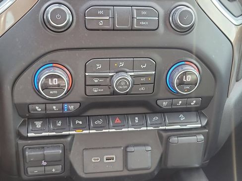 Used 2020 Chevrolet Silverado 2500 High Country w/ Z71 Off-Road Package AWD/4WD image 25