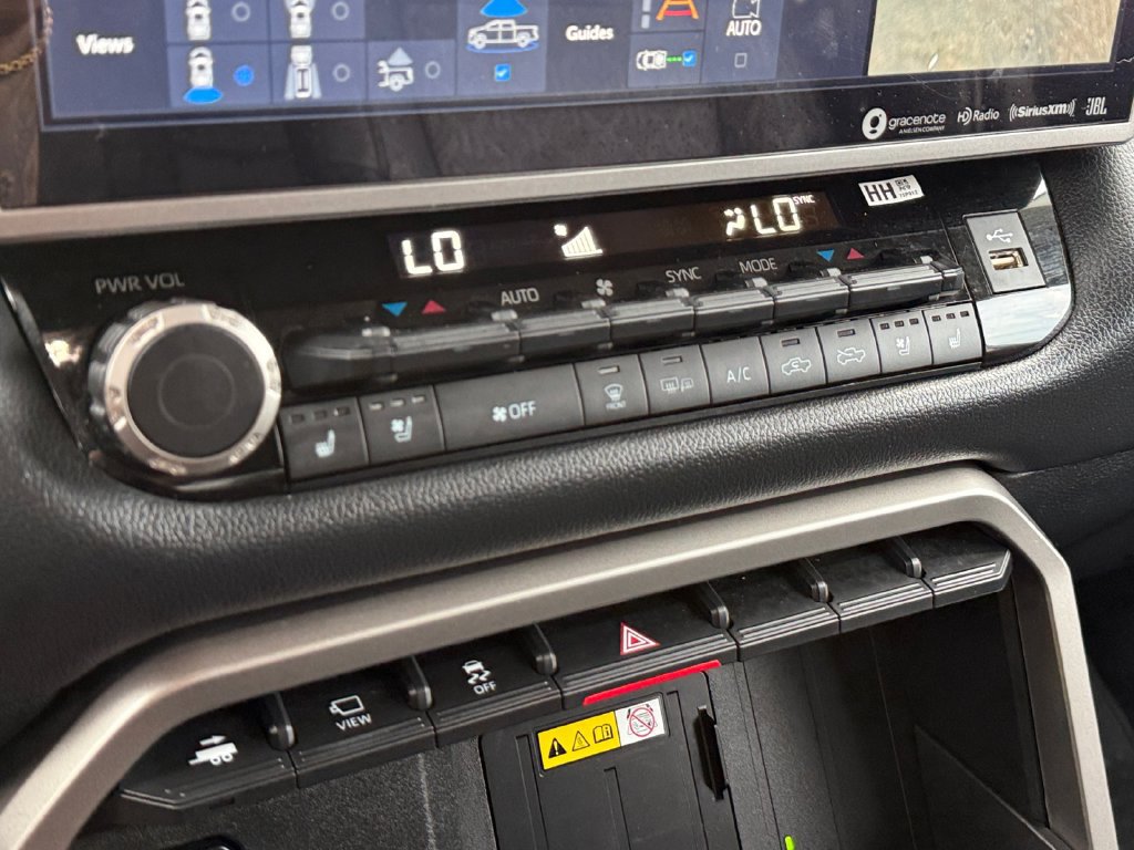 Used 2024 Toyota Tundra Limited AWD/4WD image 36