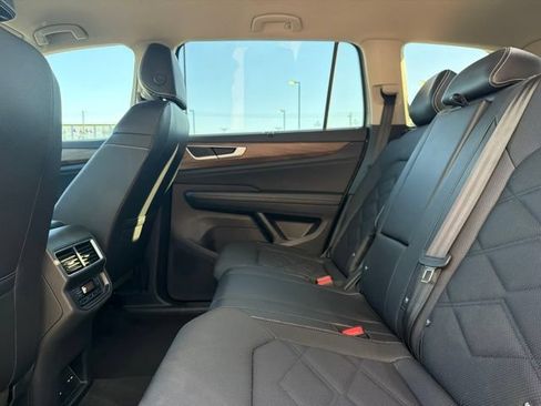 Used 2025 Volkswagen Atlas SE AWD/4WD image 19